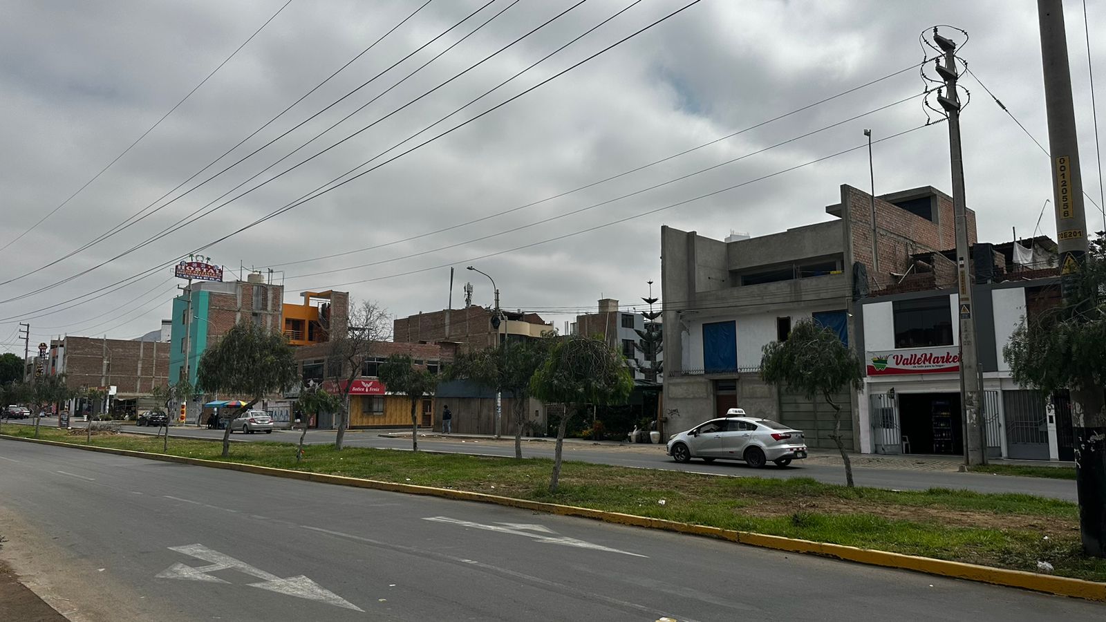 Magnífica Casa En Esquina para Generar Renta Mensual,Trujillo