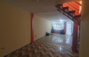 Miniatura 1 de Vivienda con Entradas Independientes: Espaciosa Casa de Dos Pisos Esperando por Ti