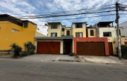 Miniatura 2 de Renovada Elegancia en una Ubicación Privilegiada:Casa en el Corazón de El Golf,Trujillo