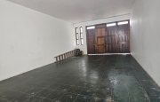 Miniatura 7 de Gran Oportunidad: Casa Amplia con Potencial para Vivienda y Negocio